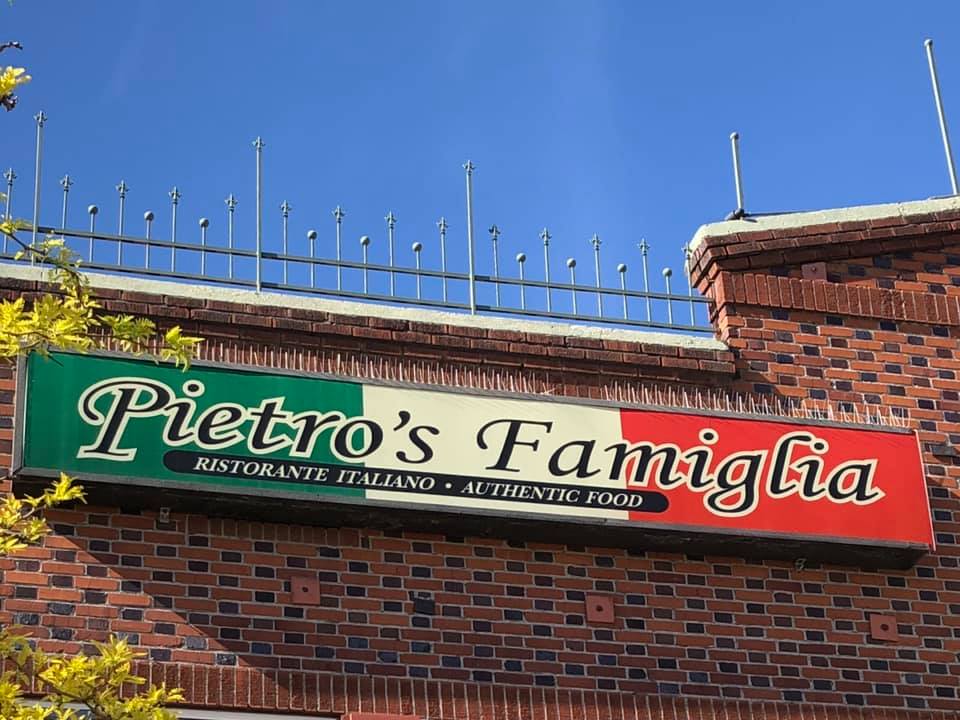 Pietro's Famiglia exterior sign