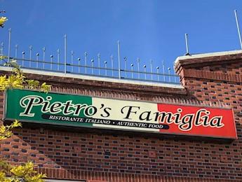 Pietro's Famiglia exterior sign